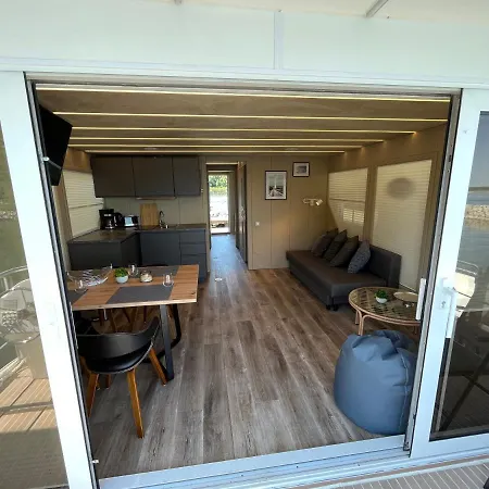 Floating 33 - Sea Breeze Marienfelde