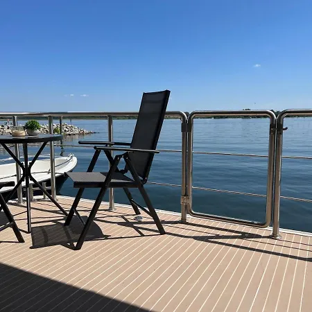 Floating 33 - Sea Breeze Vakantiehuis Marienfelde